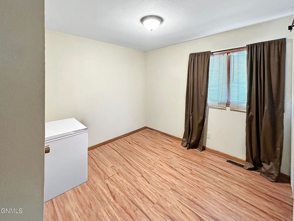 711 13th Ave W, Williston, ND 58801 | MLS #4020485 | Zillow