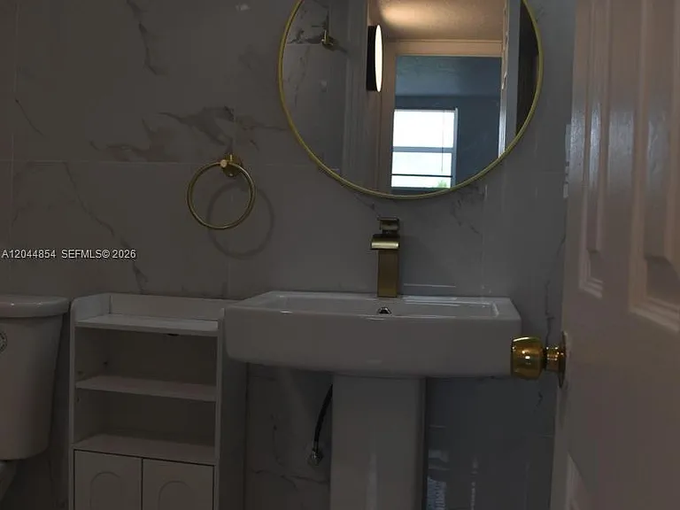 666 W 81st St #311 — Photo 5