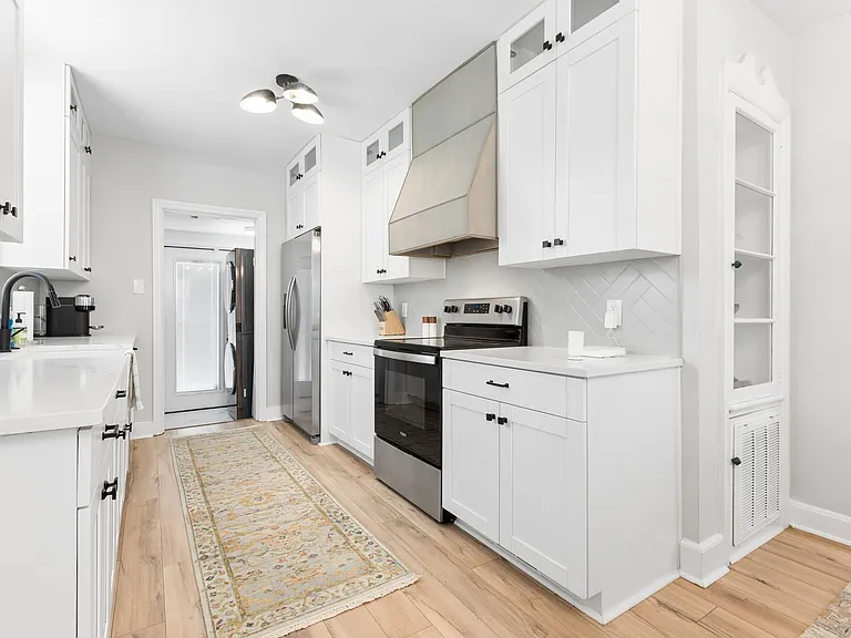 910 Baldwin Ave — Photo 24