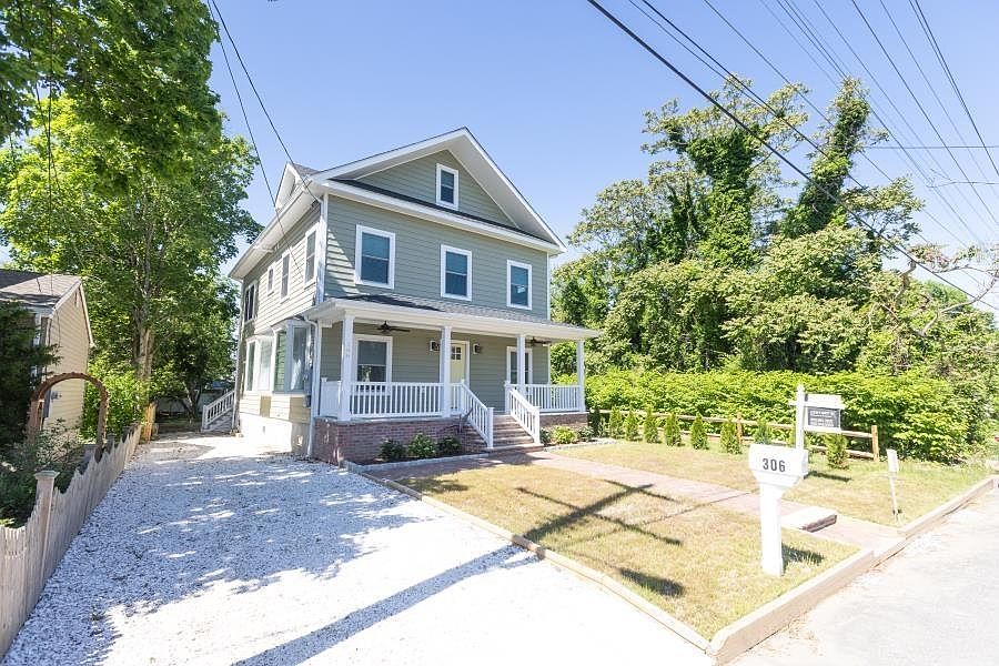 1st image of 306 6th Ave W