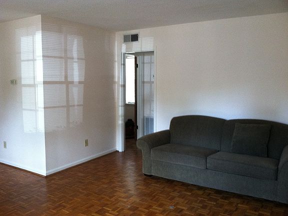 4th image of Willow Terrace Condo For Sale 1002 Willow Dr #27