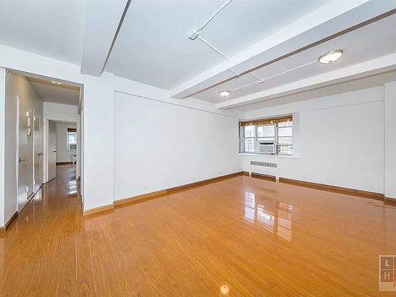 2nd image of 550 Grand St APT G9d