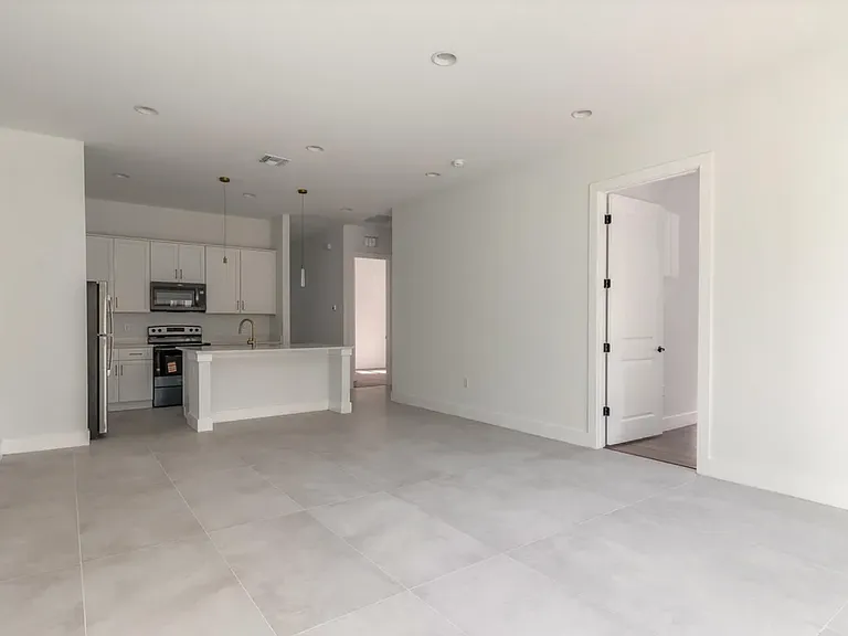 618 N Duss St #1 — Photo 11