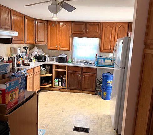 3rd image of 987 Eastham Rd