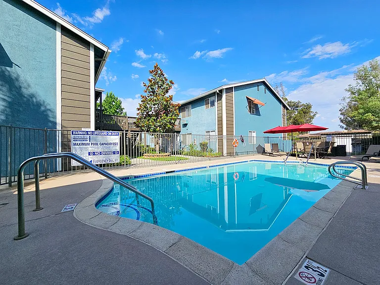 Raymond Ritz Apartments — Photo 16