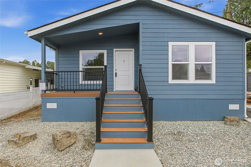 3rd image of 1510 Maple Lane #5