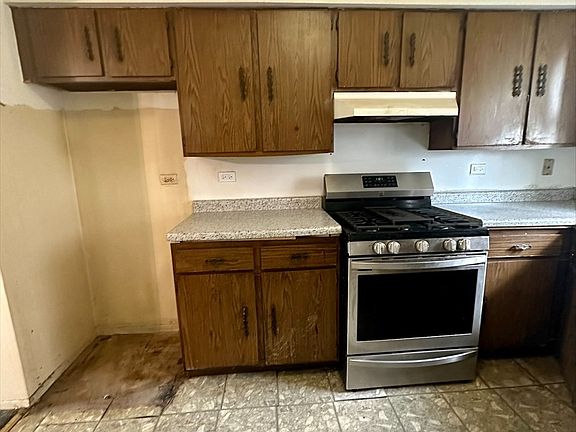 5th image of 677 Marilyn Ave APT C