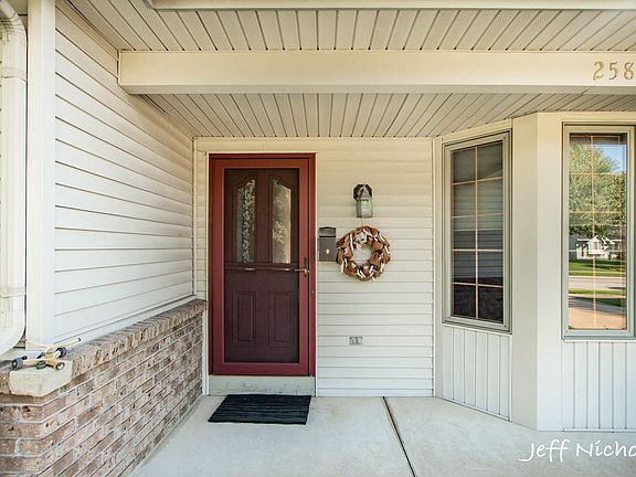 2nd image of 2584 De Laat Ave SW