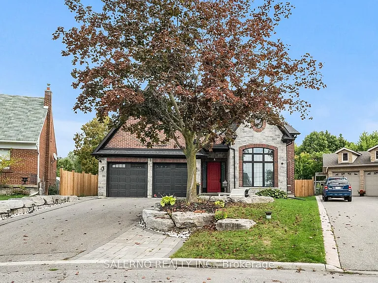 11 Compton Cres — Photo 5