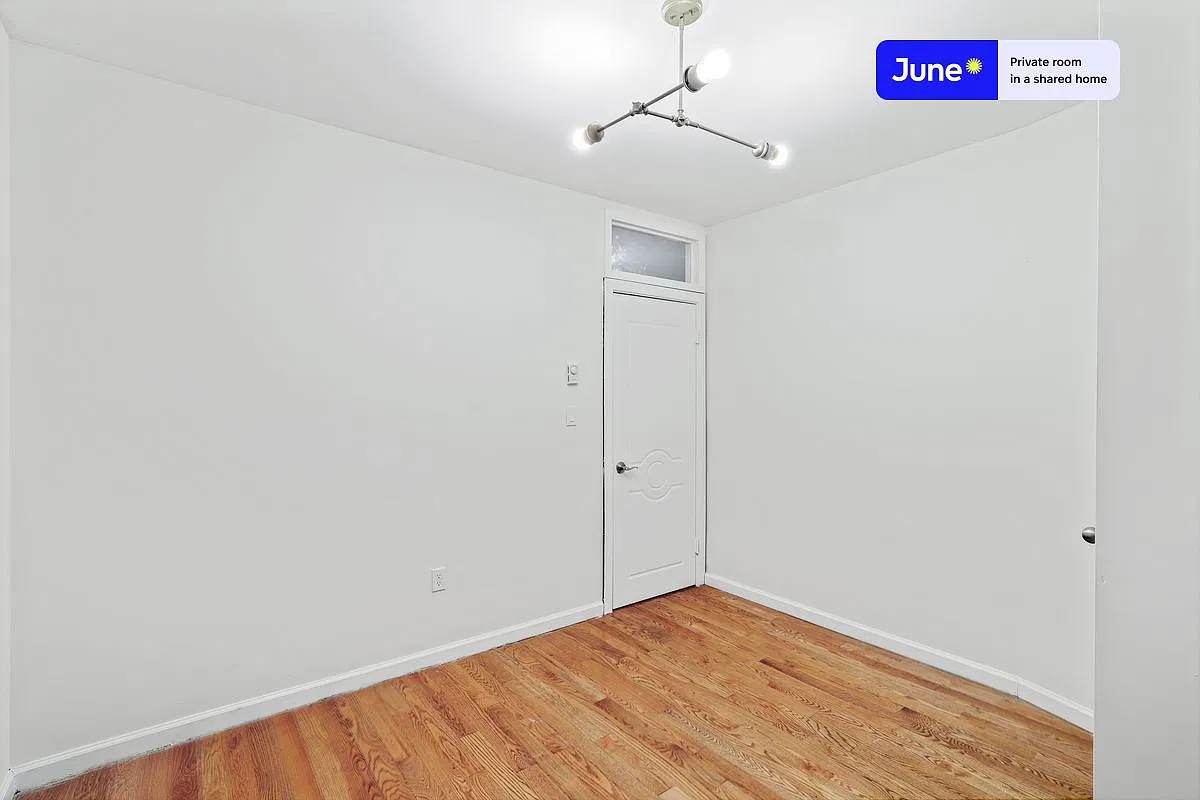 Full bedroom in 4 bed/1 bath home in Upper West Side #764 B — Photo 4