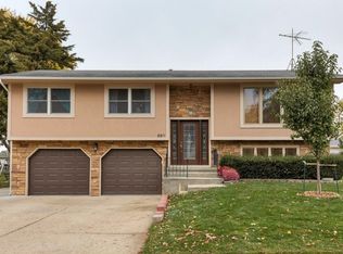 8811 Sunny Hill Dr, Clive, IA 50325