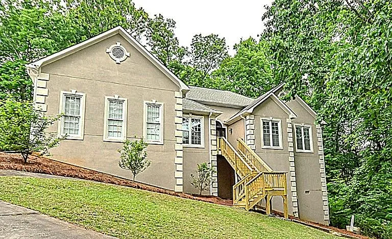 114 Due West St