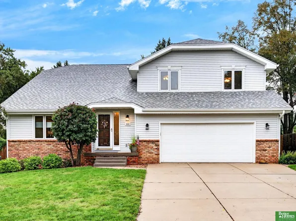 606 Woodbine Dr, Papillion, NE 68046