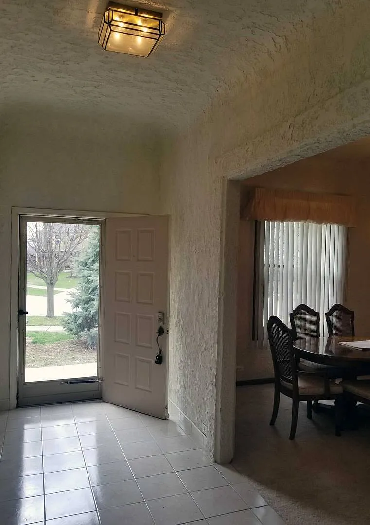 3 bed, 2100 sqft, $3,390 — Photo 2