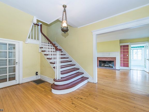 2nd image of 250 Irving Ave