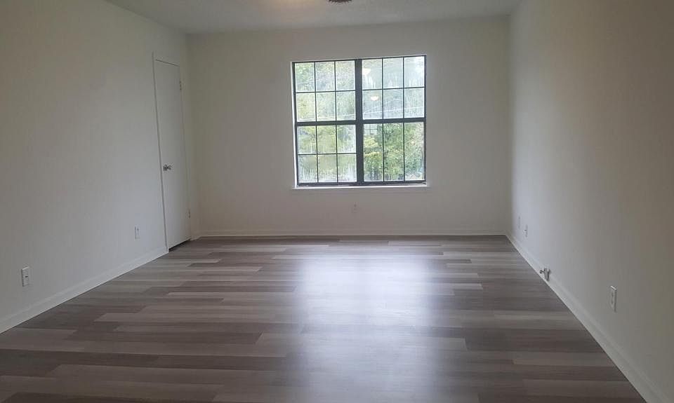 1st image of 2028 Phelps Ln #B