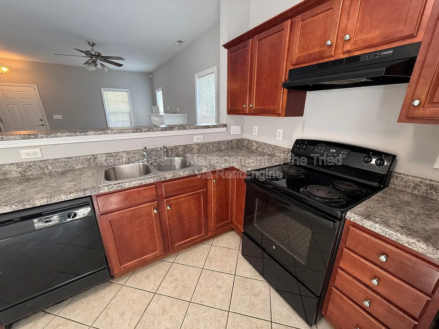 3 bed, 3.0 bath, 1520 sqft, $1,850 — Photo 4