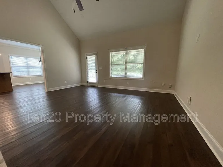 11 Hope St — Photo 2