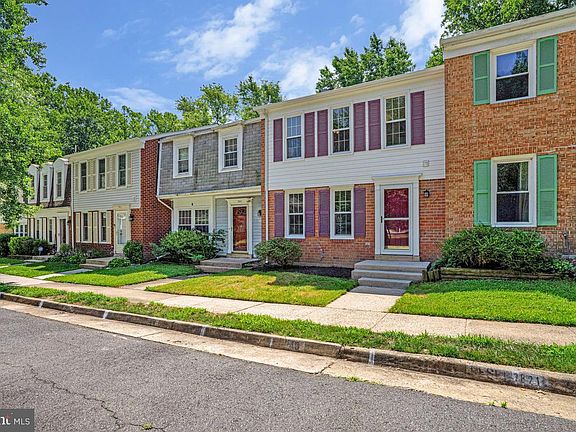 3rd image of 7821 Groveland Sq