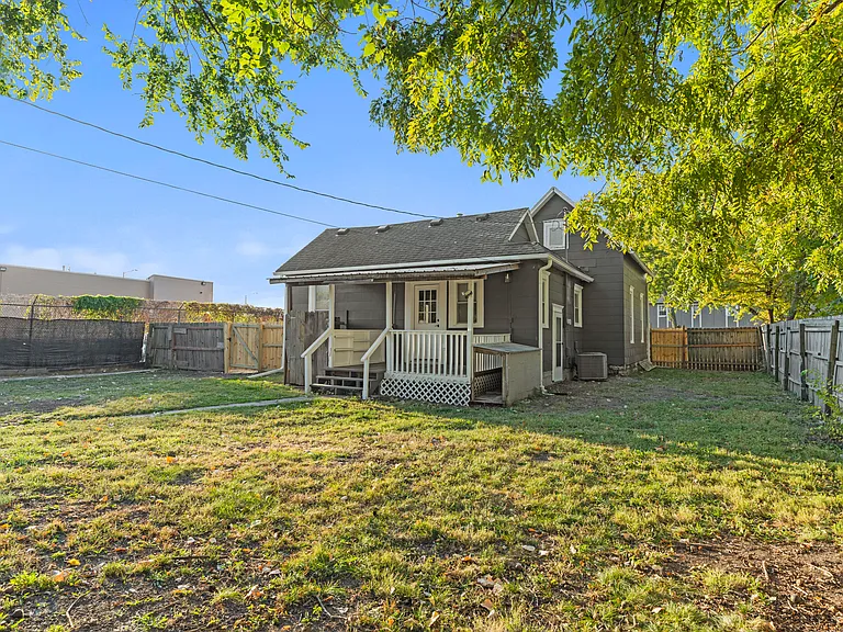 316 W Park St — Photo 26