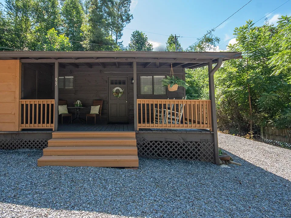 Right side of duplex, convenient to Franklin or Highlands