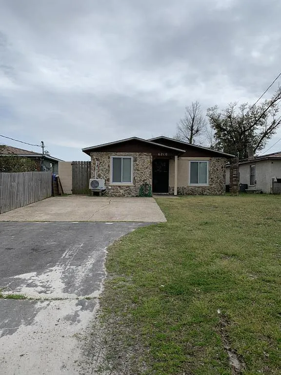 6210 Pridgen St — Photo 2