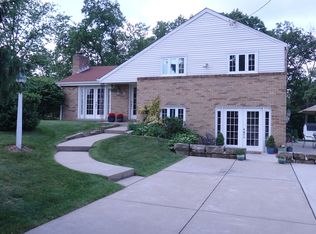 3953 Farmview Dr, Glenshaw, PA 15116