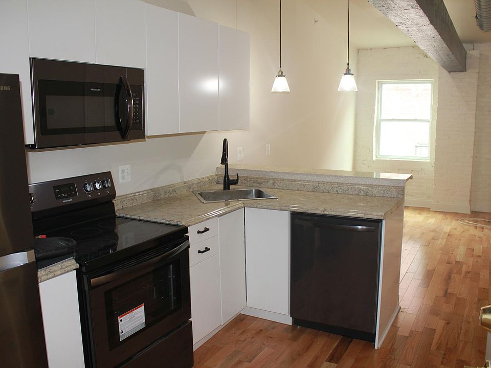 1st image of 124 E Trenton St #203
