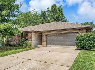 3251 W Scott St, Springfield, MO 65803