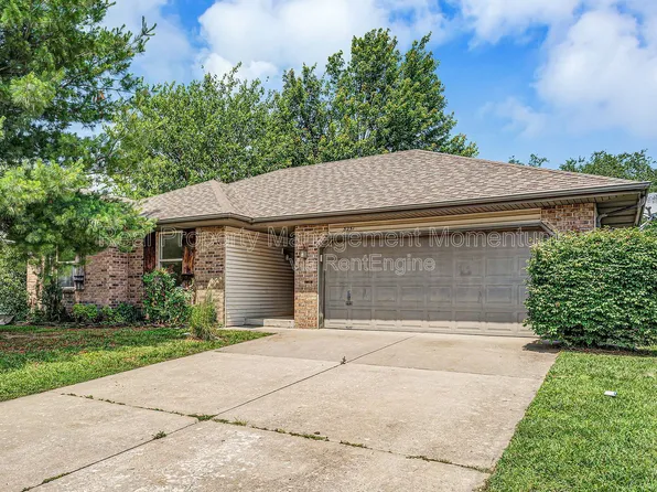 3251 W Scott St, Springfield, MO 65803