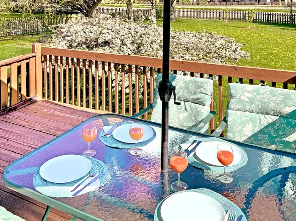 5270 Summer Ridge Dr, Madison, WI 53704