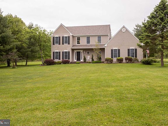 2nd image of 49 Hershey Dr