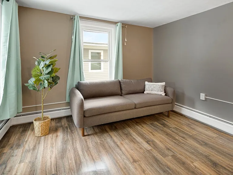 518 Linn St — Photo 13