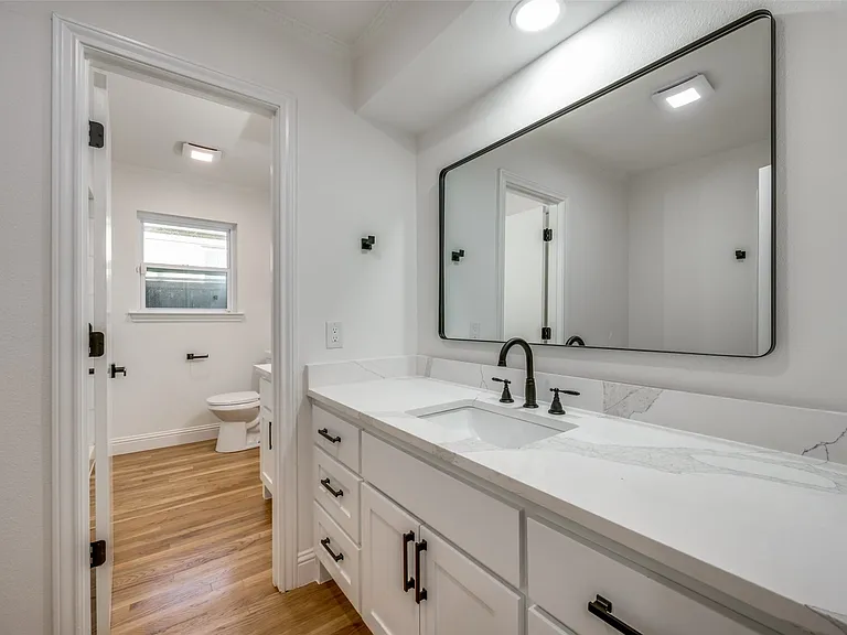 Powder bath area