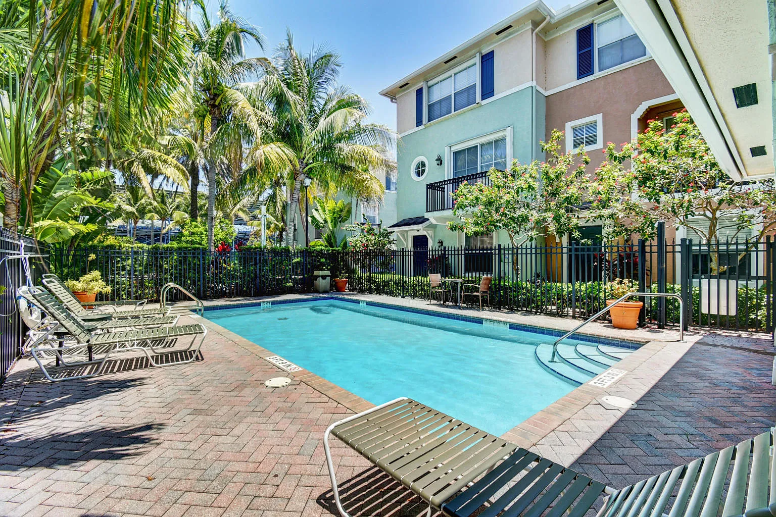 2 bed, 2.5 bath, 1820 sqft, $3,850 — Photo 2