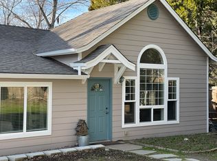 826 Foots Creek Rd, Gold Hill, OR 97525