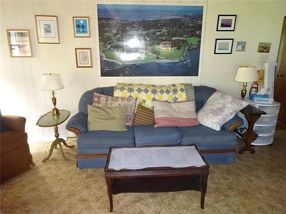 5th image of 122 Carpenter Dr