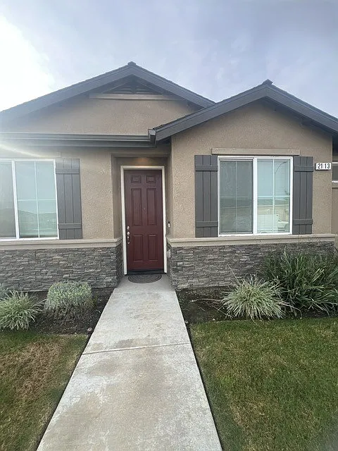 3 bed, 1297 sqft, $2,400 — Photo 2