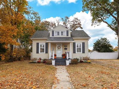 46 Pine Street, Islip, NY, 11751