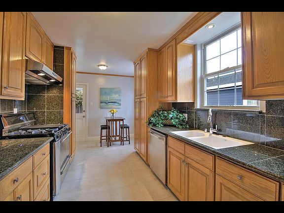 3rd image of 1023 Menlo Oaks Dr #1