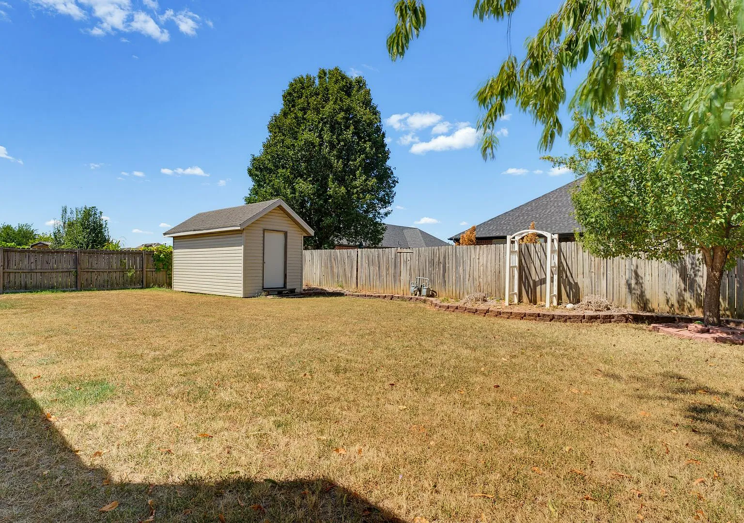 Beautifully updated home — Photo 2