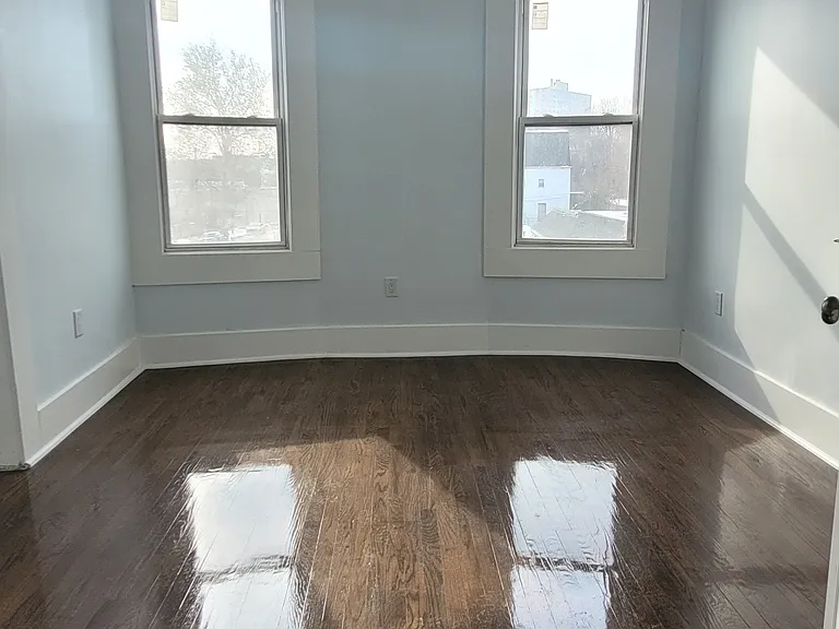 329-331 Elizabeth Ave — Photo 5