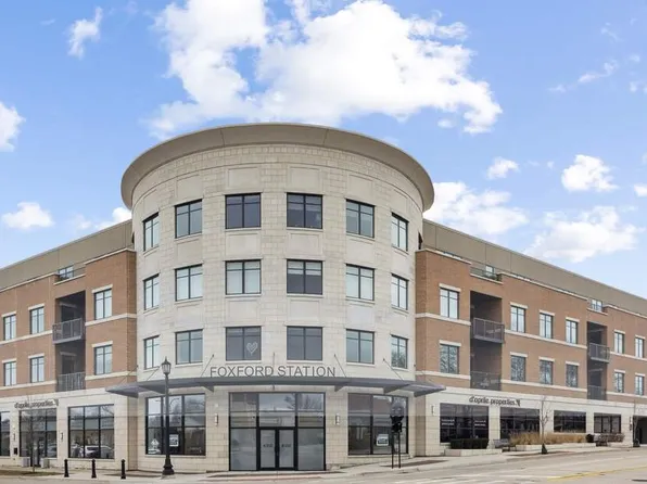 4441 Wolf Rd Unit 209, Western Springs, IL 60558
