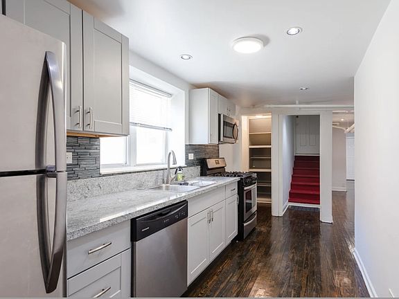 5th image of 2031 W Greenleaf Ave #1