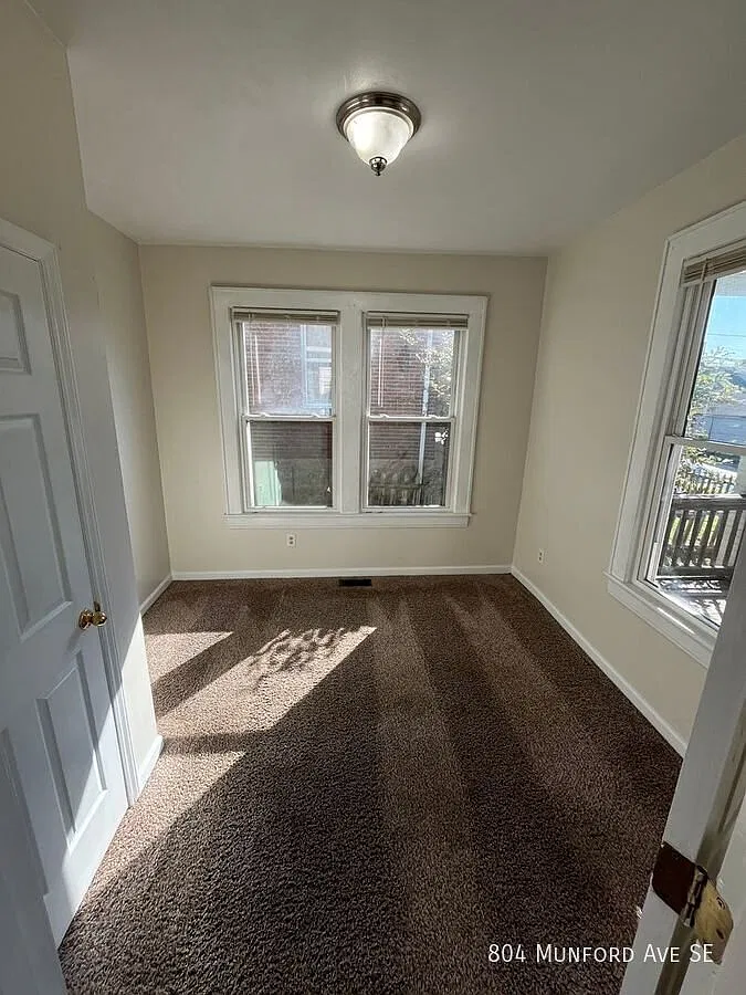 Newly Renovated 3 Bed 1 Bath Close to Greenway! — Photo 4