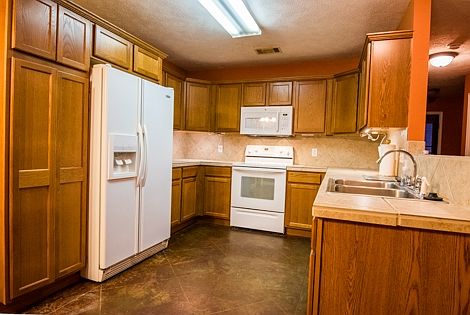 5th image of 115 Basswood Cir