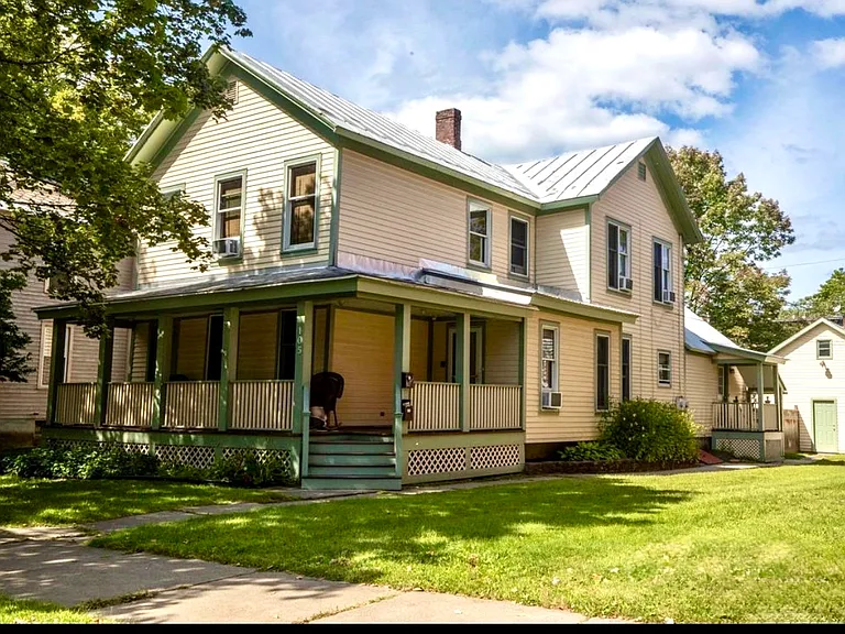 105 Van Dam, A 3 bedroom house with 2 car detached garage!