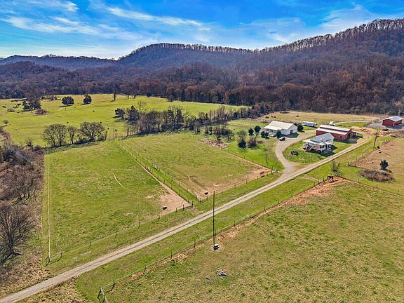4th image of 1585 Rocky Valley Rd