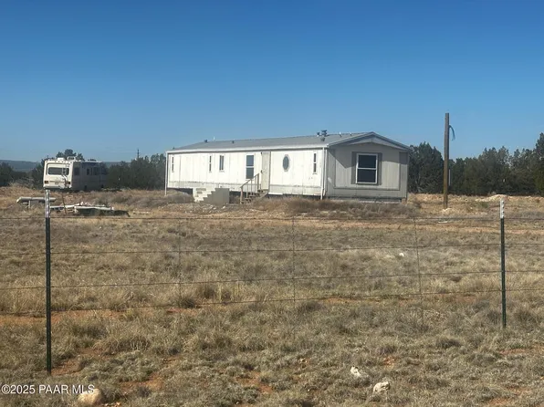 25085 Hillcrest Dr, Seligman, AZ 86337
