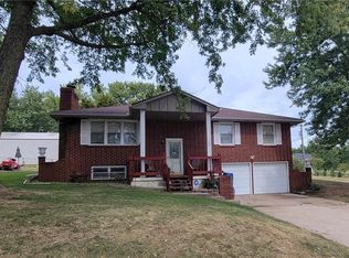 3024 Maplewood Dr, Wood Heights, MO 64024